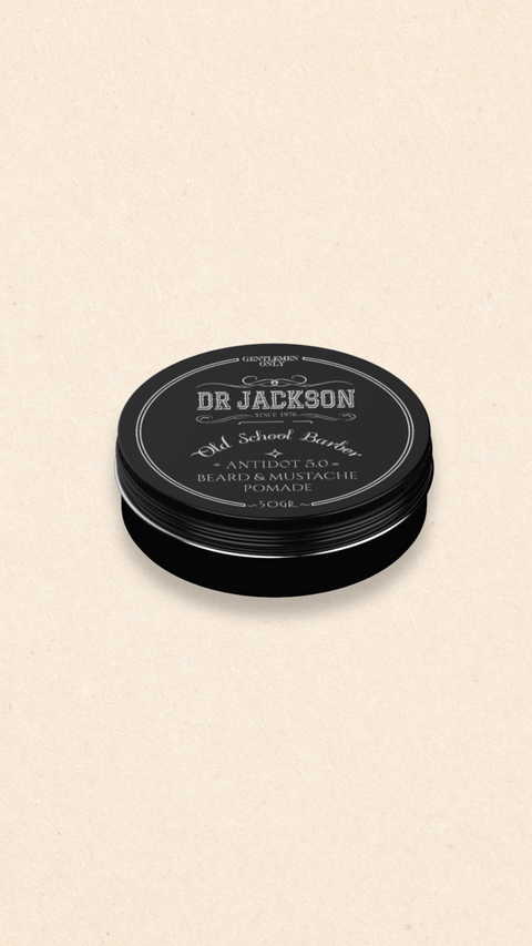 Bild eines 50 g Behälters von Dr. Jackson Old School Barber Beard & Mustache Pomade. Der schwarze Behälter hat ein klassisches Design mit Schraubdeckel und weißer Schrift. Diese Pomade ist speziell für Bart und Schnurrbart entwickelt. Auf dem Behälter steht 'Beard & Mustache Pomade' und 'Antidot 5.0'