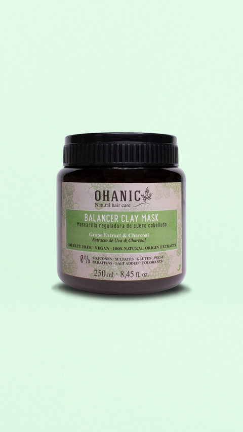 Ohanic Balancer Clay Mask – 250 ml. Regulierende und harmonisierende Maske für die Kopfhaut mit Traubenextrakt und Aktivkohle. 100% natürliche Inhaltsstoffe, vegan und frei von Silikonen, Sulfaten und Parabenen.